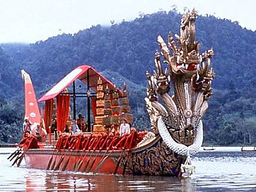 Afbeelding: Bootscene uit Anna and the king 1999, gefilmd in Maleisi�