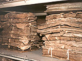 Afbeelding: Stapels oude VOC documenten
