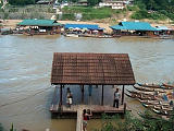 Afbeelding: Floating restaurant, Kuala Tahan